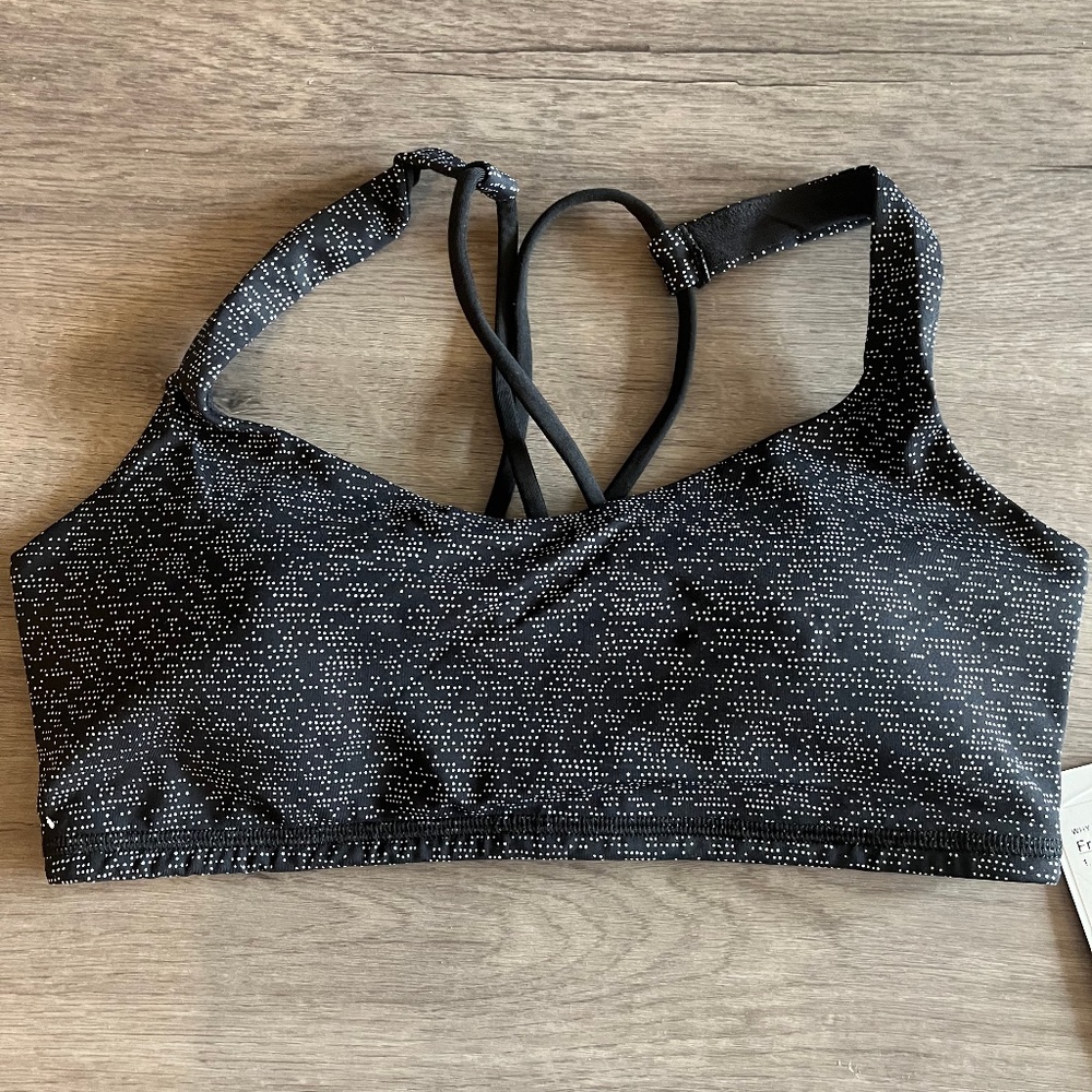 BRAND NEW with Hang Tag attached Lululemon Free To Be Bra Size 6 Black / White